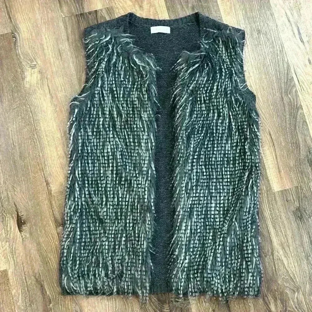 Altar’d State Women’s Faux Fur animal print look Vest gray size XS runs big